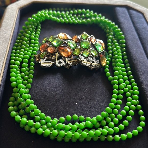 NWOT Gorgeous Parrot green long bead necklaces (4) accompanied with bracelet - Picture 5 of 12